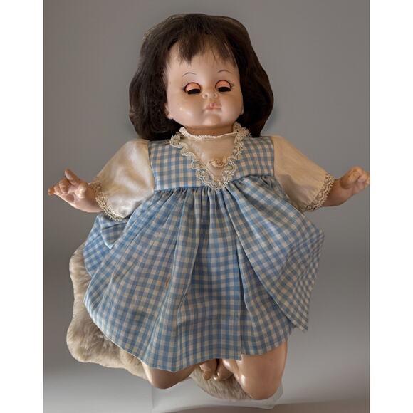 Madame Alexander 15” Doll 1977 Sleep Eyes Vinyl Brunette Blue Gingham Dress VTG - Picture 2 of 6